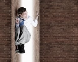Хорошая задумка. 
 В определённый момент стена сдвигается и способствует ускорению процесса.