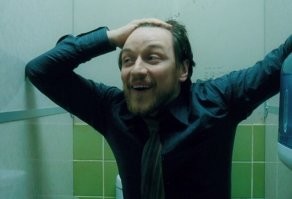 Британец борется с властями против прокладки улицы по своему двору