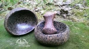 У аффтора совсем отсутствует мышление, что остатки твердого камня могут оказаться в еде и попадать "на зуб"
СТУПКА
Самое обычное разминание, раздавливание относительно твердой пищи (зерна) в каменной ( а других не было) ступках из двух камней дает и осколки неподходящего камня в сечке, и их мощной, травматическое воздействие на зубы при жевании.
.
Кроме того, видно, что автор НИКОГДА не ел орехи-фундук, или грецкие
Твердую скорлупу раскусывают именно МОЛЯРАМИ, а не резцами или клыками.
КАРОЧ - как правильно писал Дробышевский: очень МНОГИЕ ОПИСЫВАЮТ ИНТЕРЕСНЫЕ ПРИЗНАКИ НАЙДЕННОГО, И ЛИШЬ ЕДИНИЦЫ ЗАДУМЫВАЮТСЯ, КАК ОНИ ОБРАЗОВАЛИСЬ.