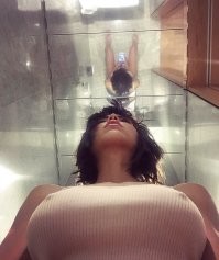 С зеркалами у них вечная проблема...