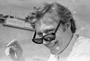 C каждым годом советские актёры играют все лучше и лучше .