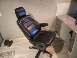 я купил кресло на авто разборке, и приварил к основе от офисного кресла, который в труху жопай заюлозил :)