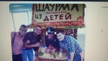 Вот вы конченный. Покажите где вы нашли эту параллель? А лучше с пруфами с Украины. И ещё вот эту картинку объясните