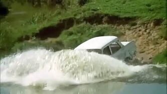 -Осторожно, рыбку не задави!..   (с)