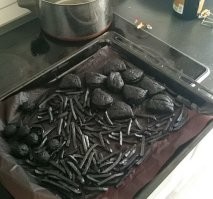 Интересно, как она собралась жарить картошку "без вредного жирного масла"? так что-ли:
