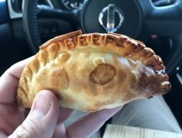 А у русских просто, квадратный пирожок - с мясом, треугольный - с курицей, обычный - с луком и яйцом.