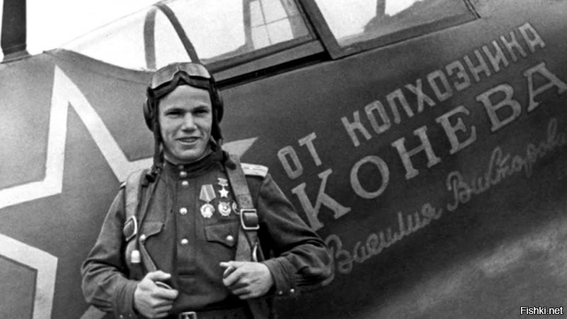 Вот это - свои. И таких миллионы. И мы их чтим до сих пор. В отличие от вас. И будем чтить.
Попробовали бы вы, нацепить официально перед ними, нацистские знаки. Или сказать "зигхайлю"...