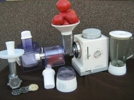 У меня комбайн "Мрия-2м" Пашет с 1992г. И никаких "изобретательств" не нужно.