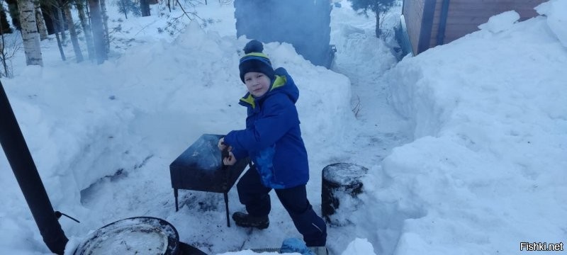 И шашлык жарили и паэлью в казане делали, -4 днем -14 ночью. Меня дети с женой скушают если по приезду на дачу в мангале и казане что-либо не приготовим.
