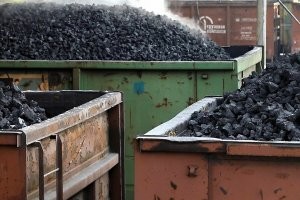 Кокс, обычно, вагонами возят))