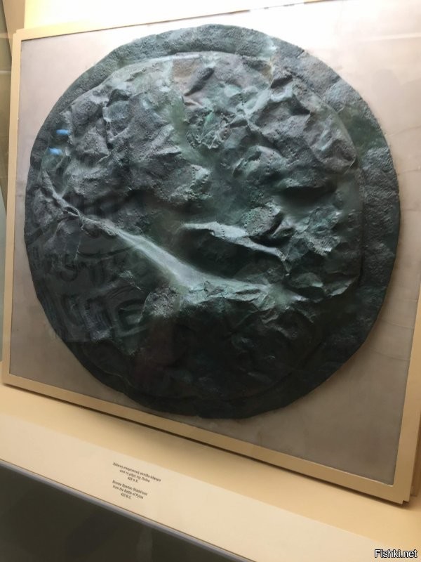 вот этот щит, находится он в музее агоры. Афины, Греция. (фото мое)