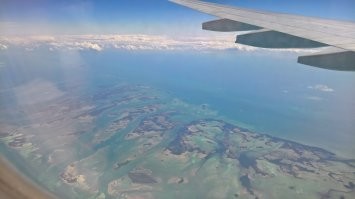 Пролетал мимо, когда на Кубу летели (можно приблизить фото и разглядеть мост :) ). А перевод текста - отвратный....