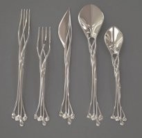 Шикарные столовые приборы! Мыть их, конечно, только в посудомоечной, но выглядят отпадно. Никто не знает, где можно купить?