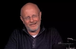Один из "скоморохов".