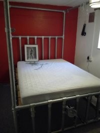 Кровать номер 13 не предназначена для сна, на ней больше бодрствуют.