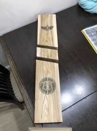 потом нанес рисунок который в дальнейшем выгравировал и заполнил шпатлевкой