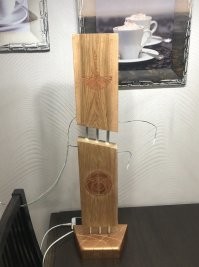 ну вот собственно и все фото,  детали с скарабеем размещены все системы, трансформатор, контроллер LED ленты и вся электро разводка.
провода идут на ленту через отверстия просверленные и последовательное соединение 
сзади сделал выборку фрезером в которой все это помещено
накрыто крышкой из небольшого кусочка крашеного бронзой ДСП 
в крышке сделаны пара тройку вентиляционных  отверстий 

ну вот собственно и все, если что то еще вам хотелось бы знать - пишите