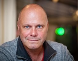 То есть Алексей Кортнев из "Несчастного случая", по их мнению, - это Гомер Симпсон? )