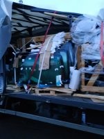 Помню мне товар в таком виде пришел, как водитель сказал его подрезали и он тентом столб зацепил. Хорошо, что страховка в договоре с перевозчиком была прописана. Боя было на 200 000.