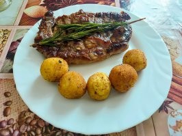 Почитал, интересно. И решил пожарить стейк. Да простят меня веганы