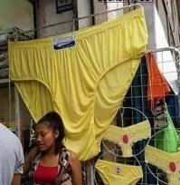 Это Новый год в Перу. Желтый цвет символизирует Новый год.