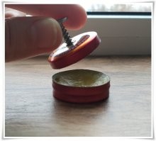 Как открыть пузырёк с йодом, чтобы не испачкать пальцы и зубы