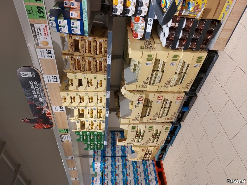 Вот малая часть. Не любитель ходить по магазинам и фотографировать ,но тут просто достало про пустые полки .Просто прошёлся по рядам и по нажимал кнопку