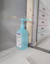 Так элементарно-ж... Бутылку снизу приподнимаешь мыло и польется...