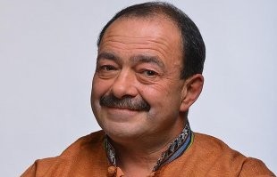 Вот тоже вполне знаменитые усы)