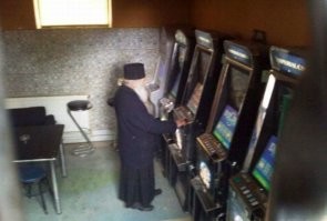 Монах выиграл 730 тысяч долларов и раздал их нуждающимся