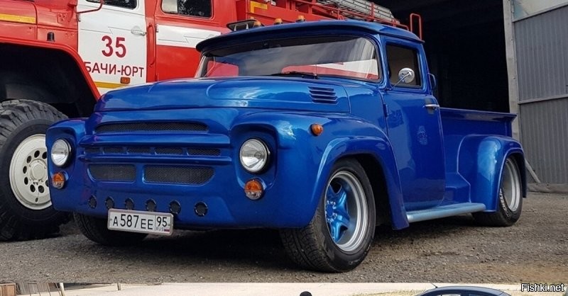 Почему кабины ЗИЛ-130 при СССР почти всегда окрашивали в голубой цвет