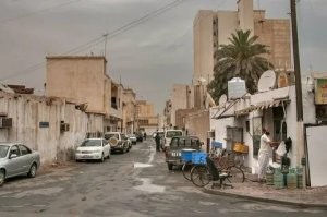 Только в Норвегии 5 миллионов населения, а в ОАЭ 1 миллион (я про тех кто с нефти ништяки получает)
-----------------------
:) Тут немного интереснее всё даже.   В Норвегии и ОАЭ нефти на душу населения добывается примерно в 10-15 раз больше на человека. И да, :) В Дубаях этой красотой могут пользоваться 11% коренного населения.  Все остальные  жопу травой подтирают и живут в мммм.  таких трущобах, что наши дачи времен СССР отдыхают.  Но этих фото что-то не выложили,  как 90% остальной страны выглядит.