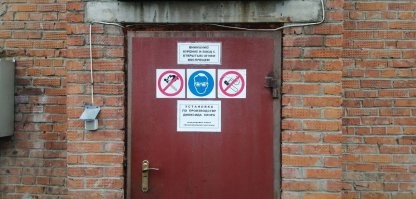 Чет мне кажется, что это какой-то бред... Осенью, при подготовке к конкурсу одному, мы были с экскурсией на насосной станции и там же выполняется водоочистка как раз диоксидом хлора. Его производство прям на станции и организовано. Что мешает запустить подобное на фабриках по производству бумаги?