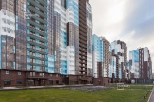 Тоже так думал, пока не полез посмотреть как там облицовка выглядит. Но... там панельный вентфасад