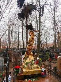 Что-то с этого ракурса не памятник, а какой-то фаллический символ.)))