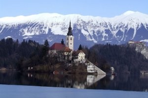 Любопытные фото церквей с разных точек мира