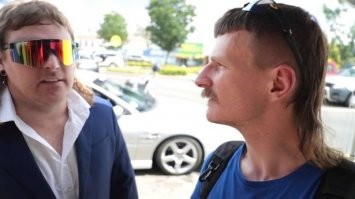 Есть ощущение что этот парень живет в южных штатах США) уж больно типичная прическа для жителей этой местности (у них часто можно встретить то что они на затылке отращивают длинную гриву) и тяга к таким вот усам аля "советский инженер"