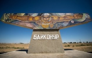 Сама картинка намекает: "Вот настолько похеру!"
