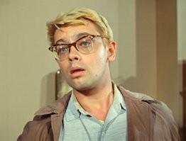 На втором фото почему-то Шурик в лодке.