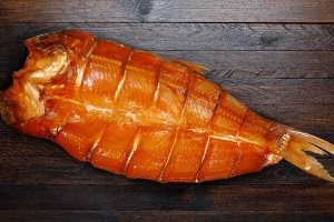 его коптить надо, а не готовить, всегда по возможности беру.