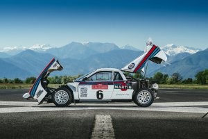 Образцовый «рестомод»: восхождение на холмы швейцарских Альп на первом серийном EVO37