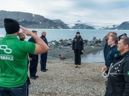 Остров Эзель сегодня называется Сааремааа и принадлежит Эстонии.

Поэтому эстонцы пышно отмечали 200-летие открытия Антарктиды, и их президент по этому случаю посетила этот материк.