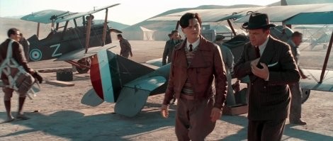 А как быть с американским фильмом "Авиатор" !? Там пол-фильма самолёты с буквой Z по всему экрану летают ....