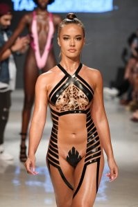 Скотч способен решить любую проблему