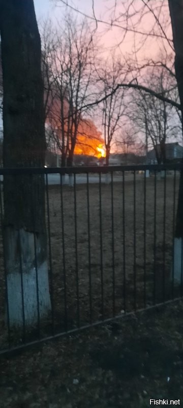 Белгород 6 утра горит нефтебаза после ракетного удара. Скорее всего с вертолета