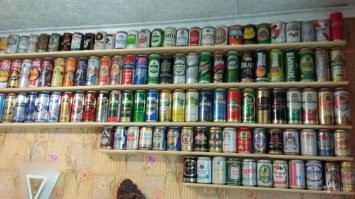 кто постарше помнит, как в начале 90 х пустые банки даже продавали, у многих дома были коллекции на шкафах или сервантах или стеллажи придумывали, сигаретные пачки туда же..