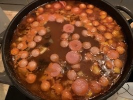 С утра проснулся с мыслью о солянке , пришлось готовить , итог целый казан :)