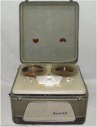 "Помоги мне, помоги мне! 
В желтоглазую ночь позови!"