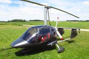 ШОН КОННЕРИ,  "ЖИВЕШЬ ТОЛЬКО ДВАЖДЫ" (1967) Агент 007, старенький, но классная вещь с элементами фантастики. Ну вот такой, ни как не сбиваемый БОНД.
Фото: современный автожир.