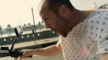 Это у него контузия после падения с вертолёта